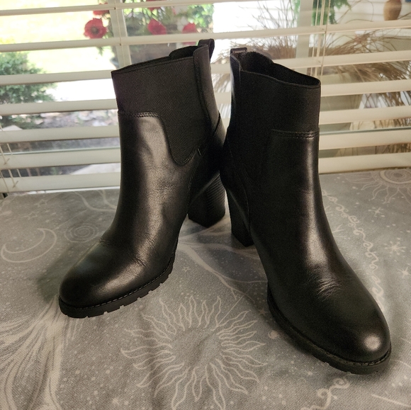 Clarks Black Leather Boots Size 9 - Picture 1 of 10